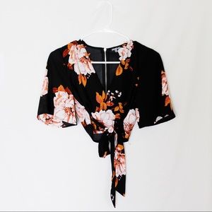 🌸SUMMER BLACK FLORAL CROPPED FRONT TIE TOP XS